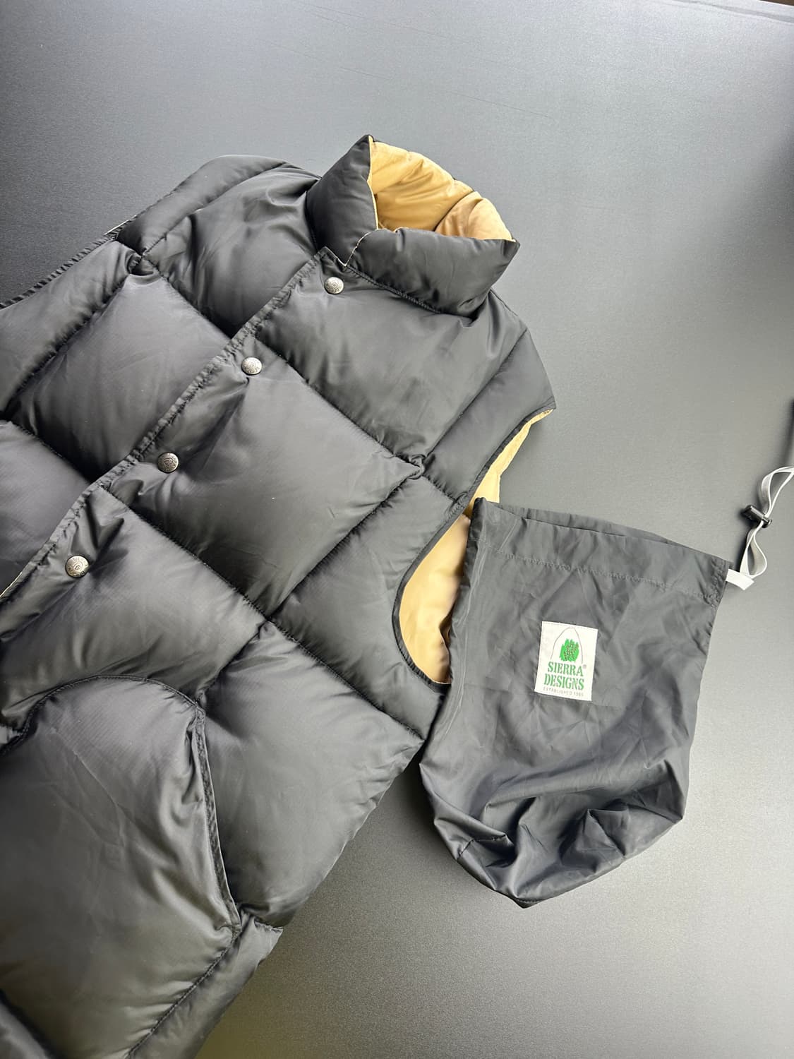 Beams x sierra design down vest 상품이미지1