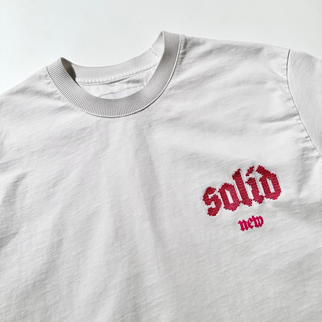 솔리드옴므 로고 자수 반팔 티셔츠 상품이미지3