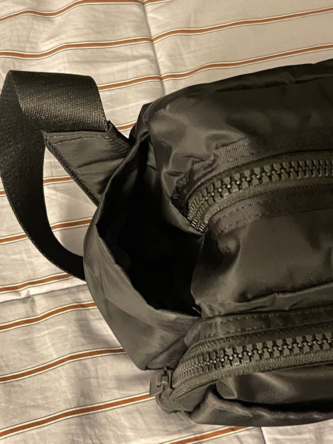 코스 cos x 예보아 콜라보 나일론 메신저 백 상품이미지4