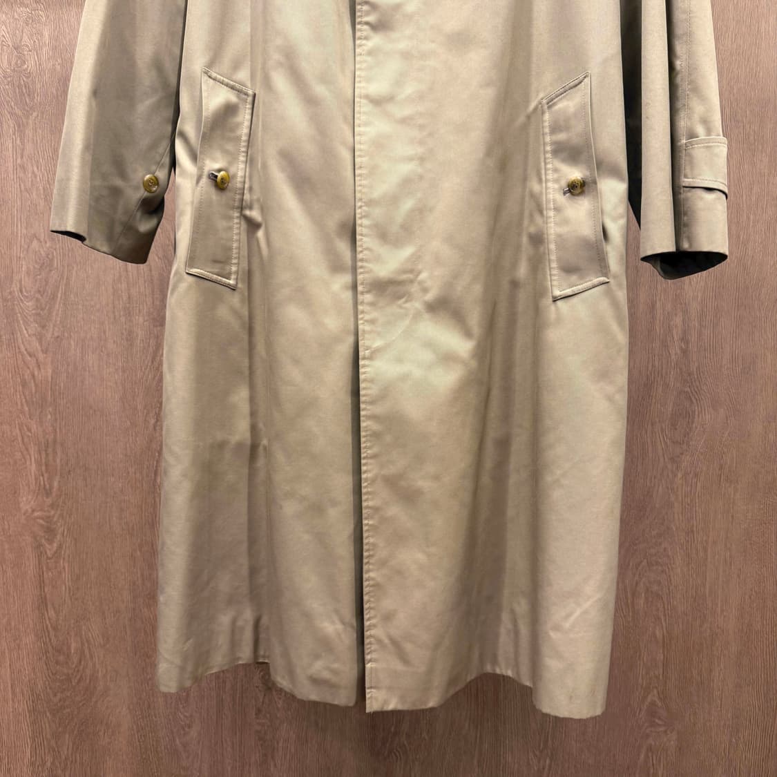 버버리 롱 코트 버튼 클로징 백 슬릿 스트랩 커프스 디테일 베이지 상품이미지5