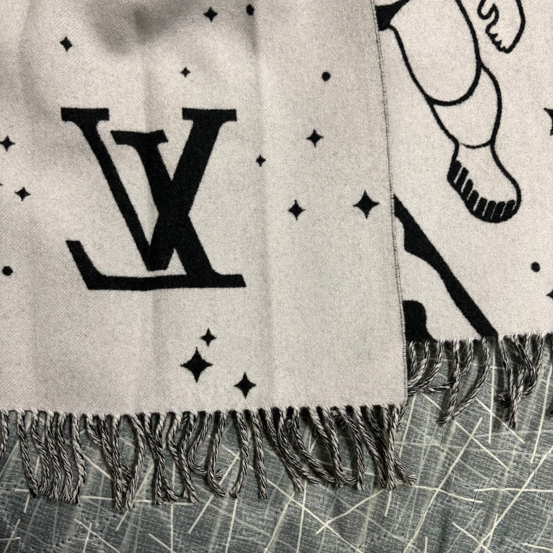 (정품) 루이비통 LV 모노그램 우주인 캐시미어 머플러 상품이미지4