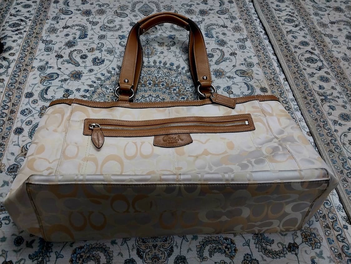 코치 시그니처 숄더백 아이보리 상품이미지3