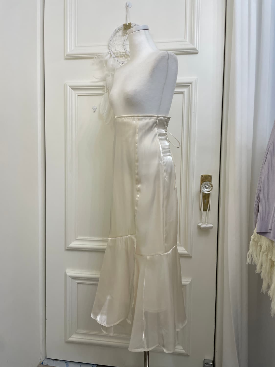 ivory glossy unbalance flare long skirt 상품이미지2