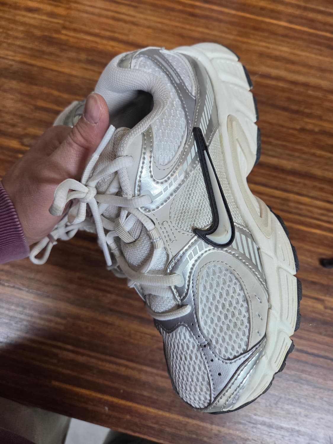 나이키 우먼스 v5 러닝화 245 상품이미지7