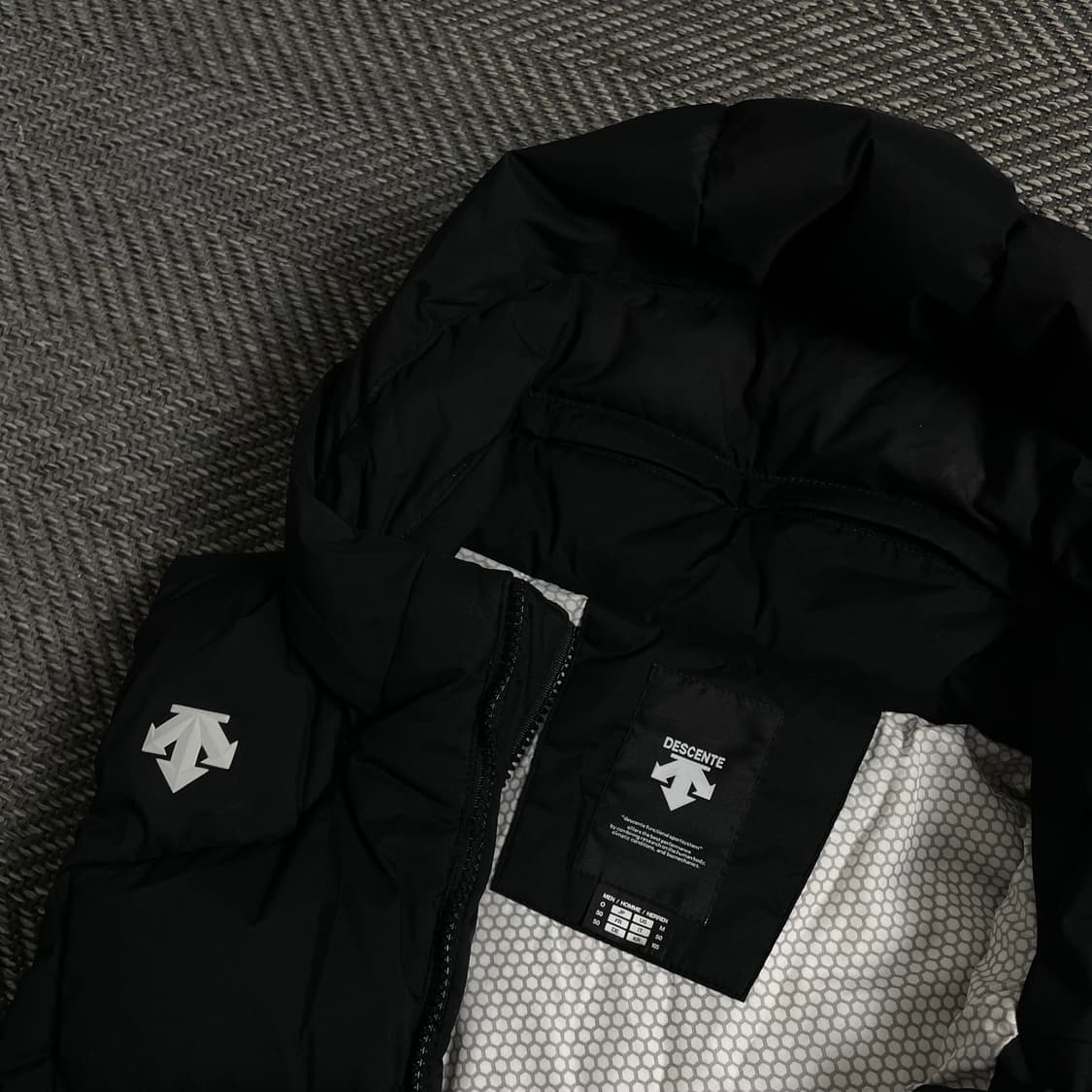 데상트 러닝 다운 후드 패딩 베스트 블랙 y 4278 상품이미지6