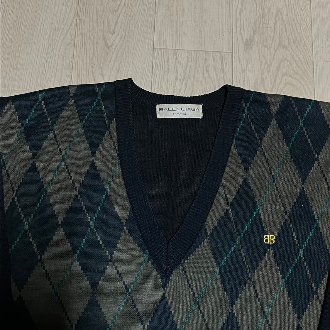 발렌시아가 파리 와펜 아가일 패턴 브이넥 배색니트 [블랙] 2XL/110 상품이미지2