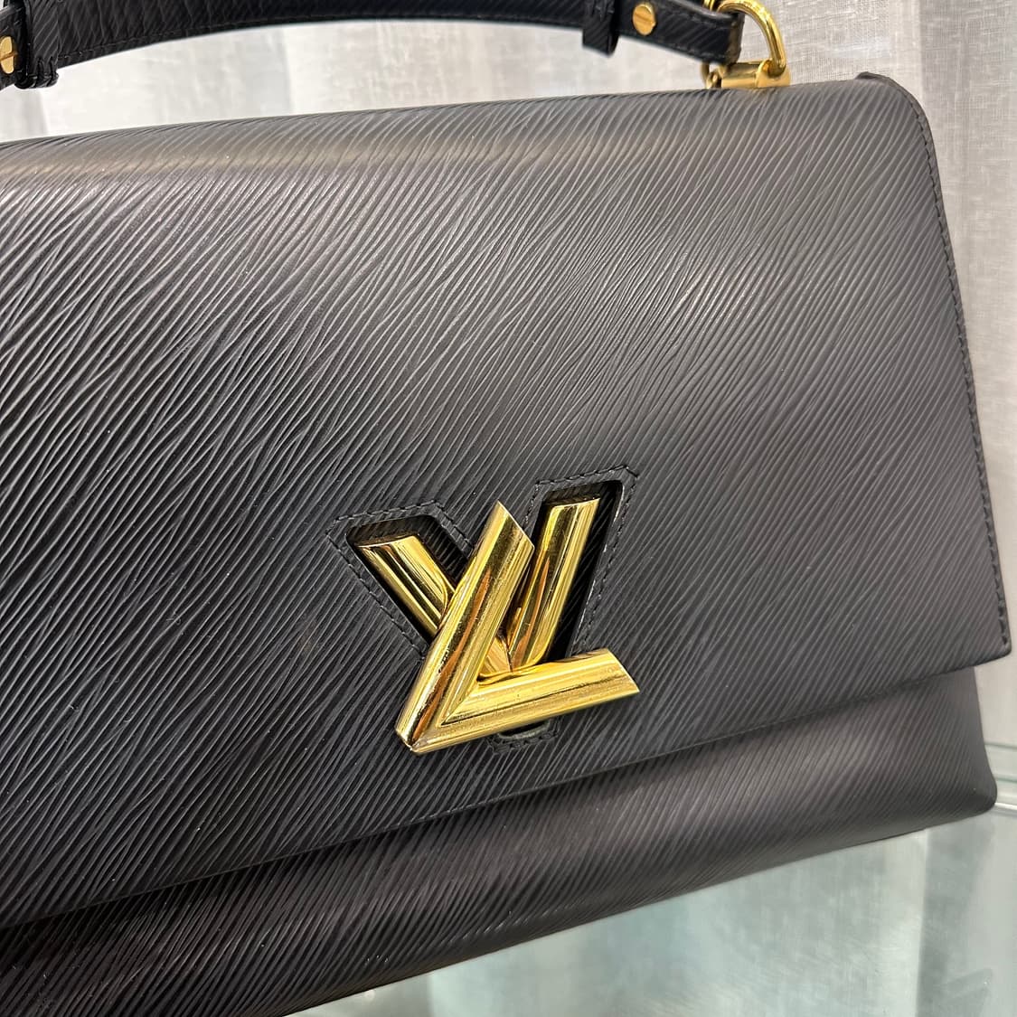 루이비통 트위스트 금장 탑핸들 크로스 숄더백 상품이미지3