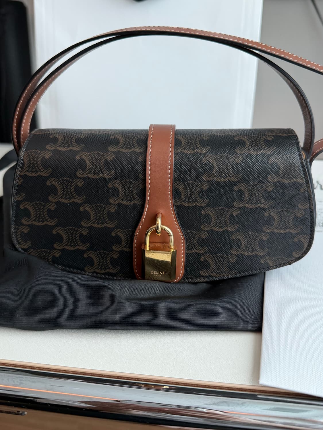 셀린느 트리옹프 타부백 탄 상품이미지4