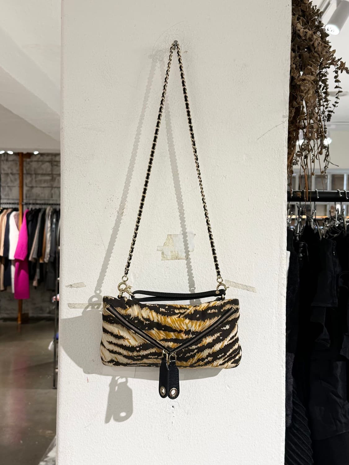 돌체앤가바나 타이거 그래픽 미니 체인 백 상품이미지2