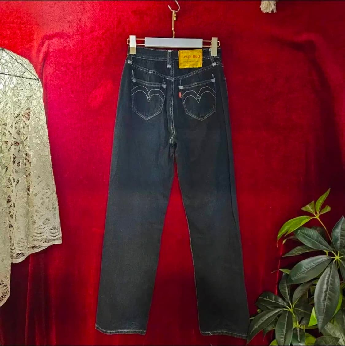 리바이스(Levis) 레드탭 슬림 일자 블랙 생지 데님 팬츠 상품이미지1