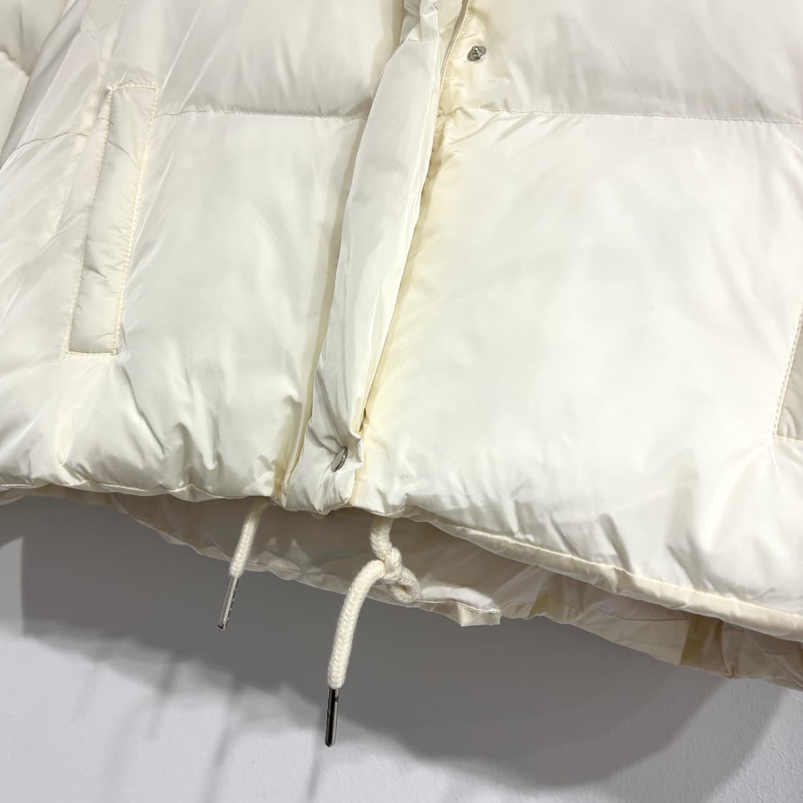 [새상품] 크롭 아이보리색 조끼패딩/ 숏패딩 상품이미지3