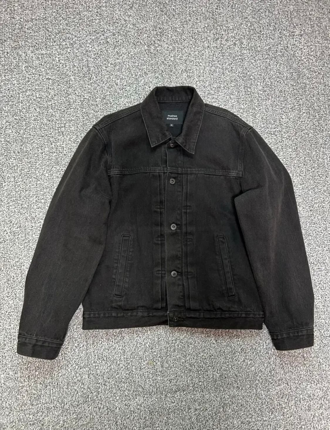 무신사 스탠다드 릴렉스드 플리츠 데님 트러커 재킷 워시드 블랙 [M] 상품이미지5