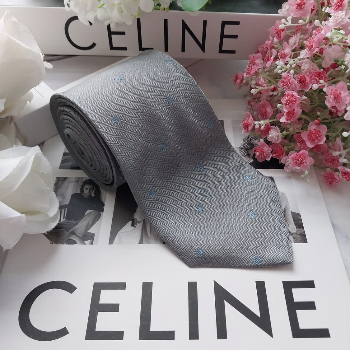 셀린느 트리오페 자수 패턴 넥타이 9.2cm A+등급 K2435
 상품이미지1