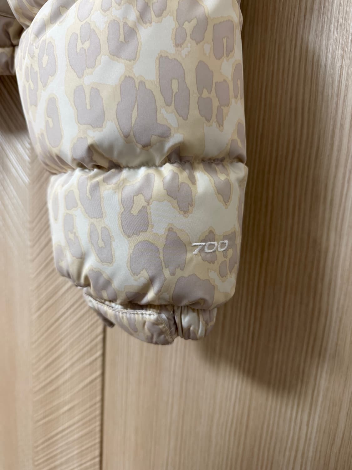 노스페이스 패딩 눕시 700 레오파드 M 상품이미지5