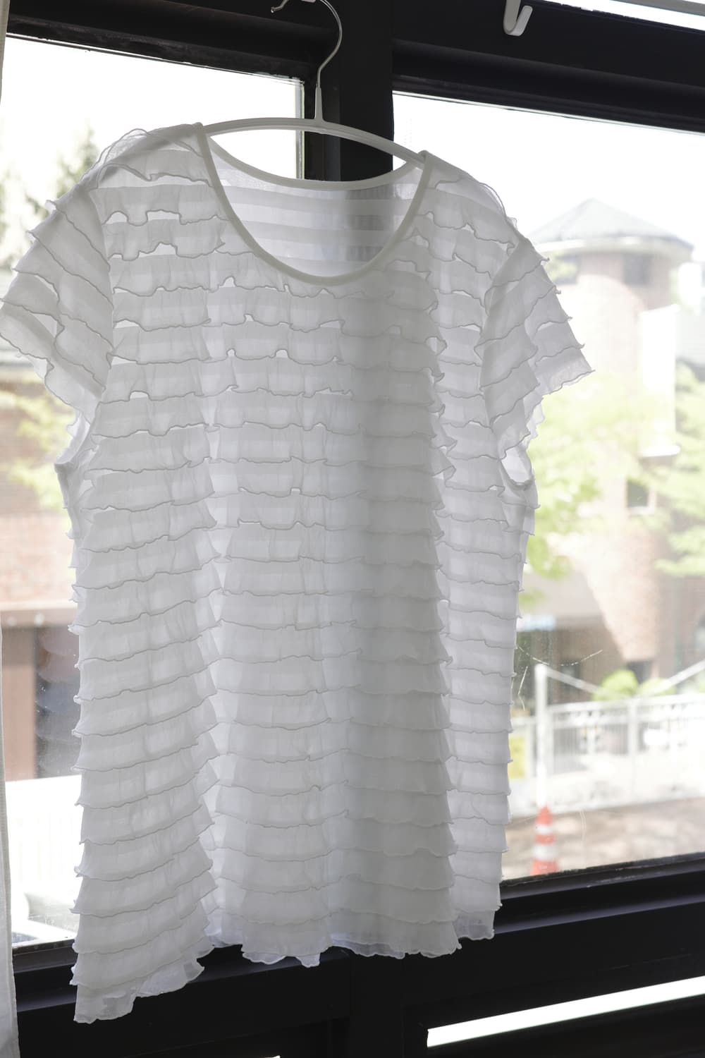 White frill T-shirt 상품이미지1