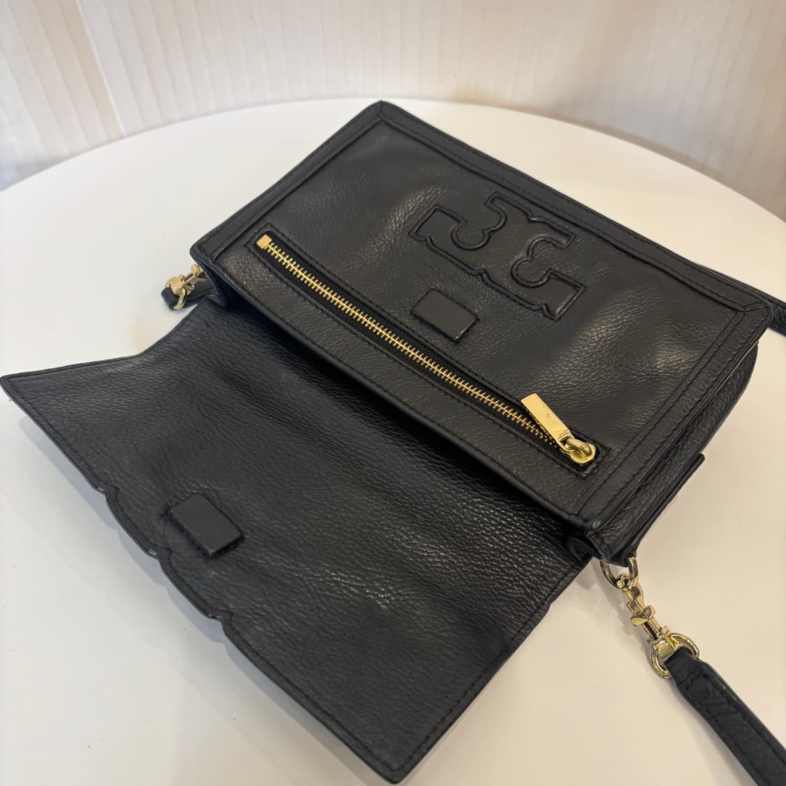 정품 토리버치 소가죽 플랩 크로스백     상품이미지9