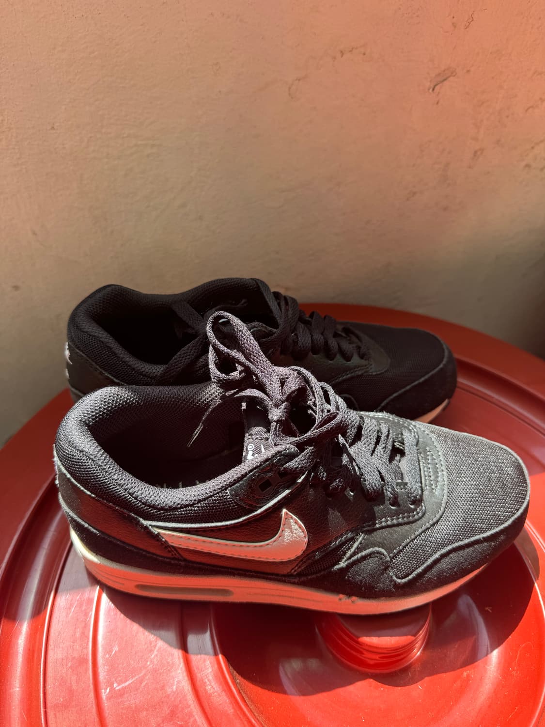 [235] 나이키 에어맥스1에센셜 검흰 상품이미지1