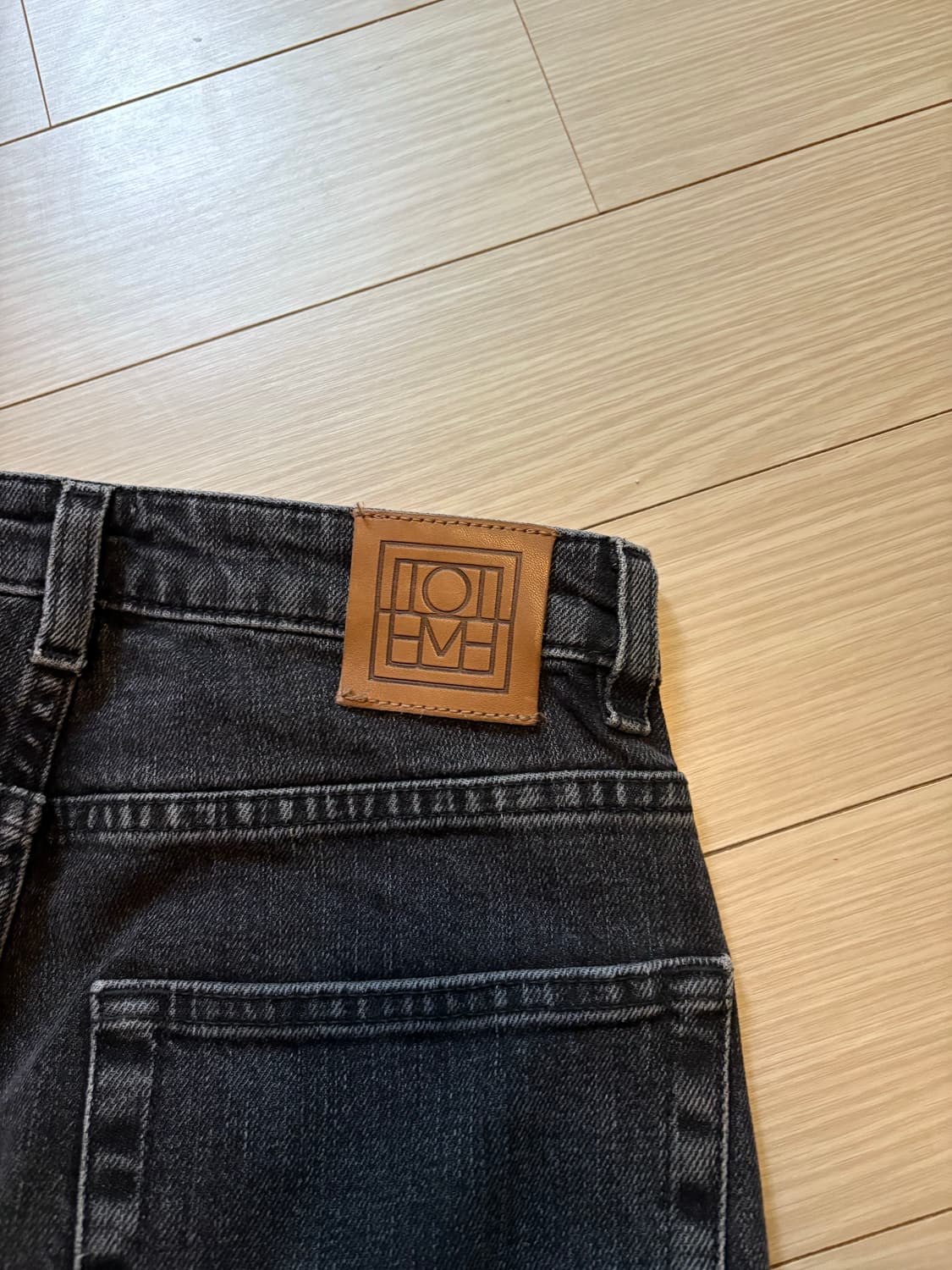 토템 페이디드 블랙 레귤러핏  상품이미지5