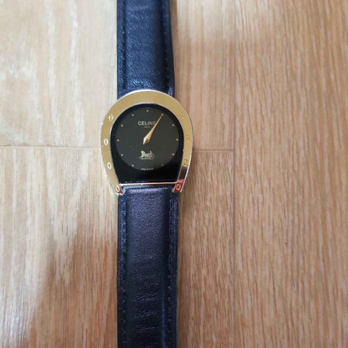 셀린느 레어템 말굽시계 팝니다 블랙다이얼 상품이미지10