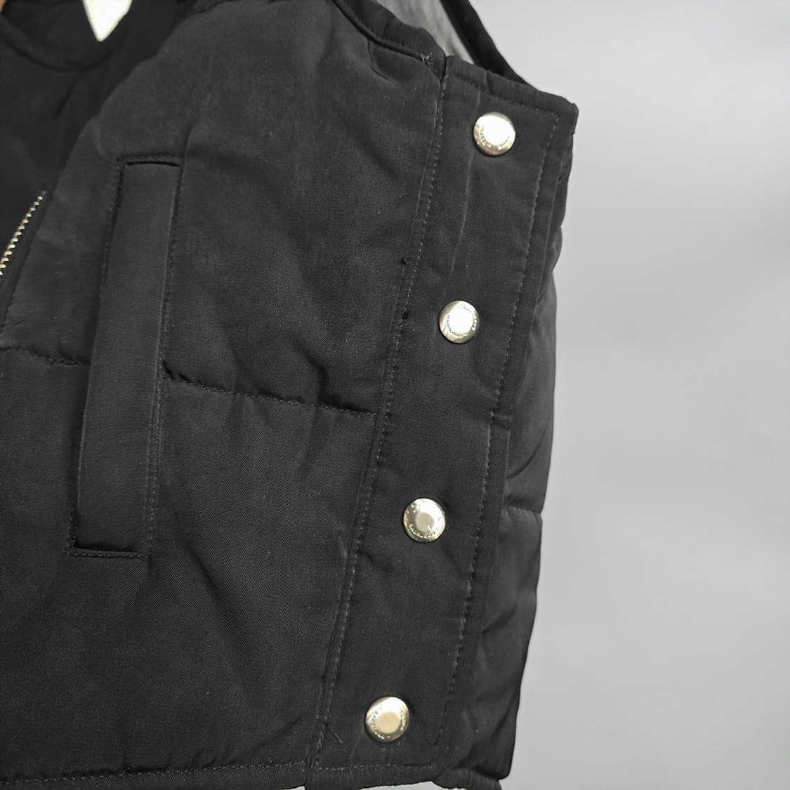 새제품) 배드블러드 패딩 베스트 크롭 블랙 L 상품이미지3