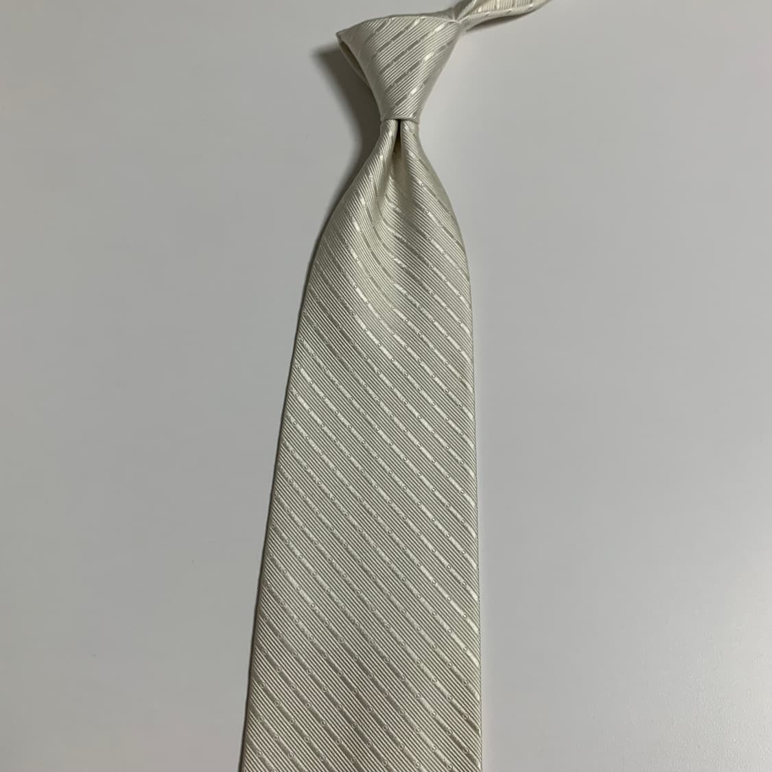 버버리(BURBERRY) 화이트컬러 스트라이프 명품넥타이 심플로고 최상급 상품이미지9