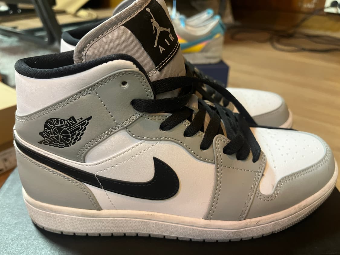 나이키 에어 조던 1 미드 라이트 스모크 그레이 250mm 상품이미지2