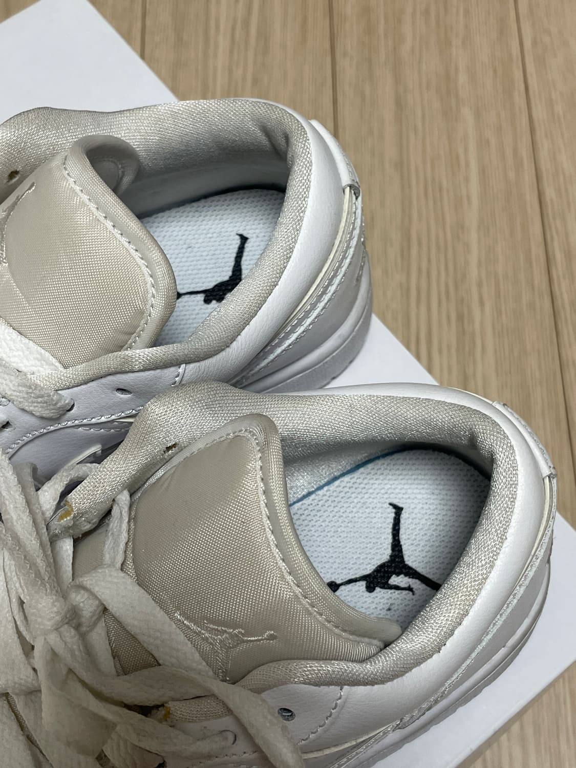 우먼스 에어조던 1 로우 235 (박스 포함) 상품이미지2