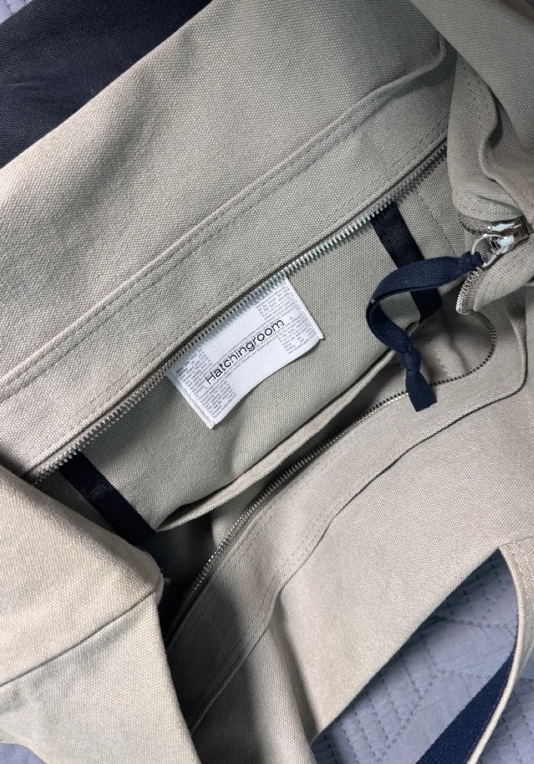 해칭룸 클래식 토트백 네이비 상품이미지3