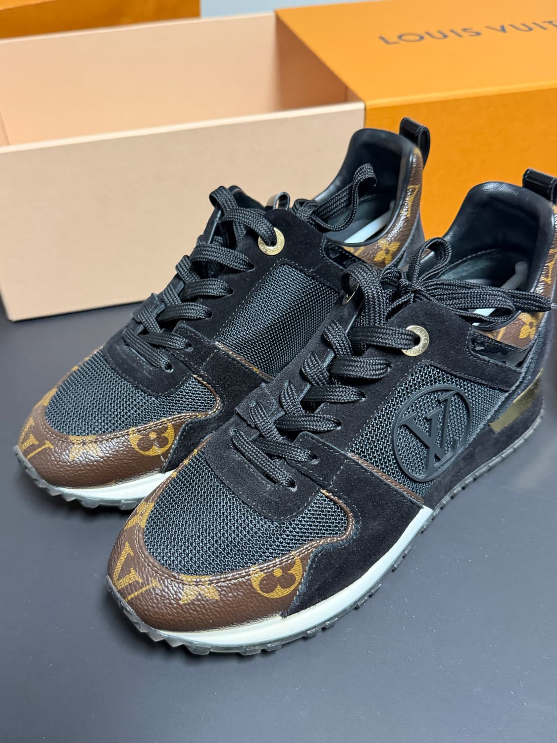 루이비통 런어웨이 모노그램 스니커즈 여성 운동화 35 1/2 사이즈 상품이미지3