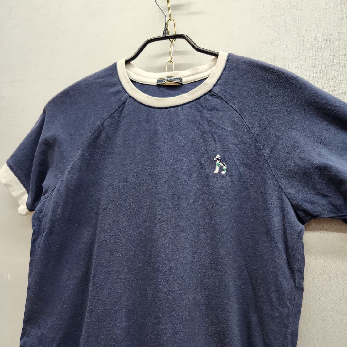 헤지스 로고자수 링거 반팔티 S 상품이미지3