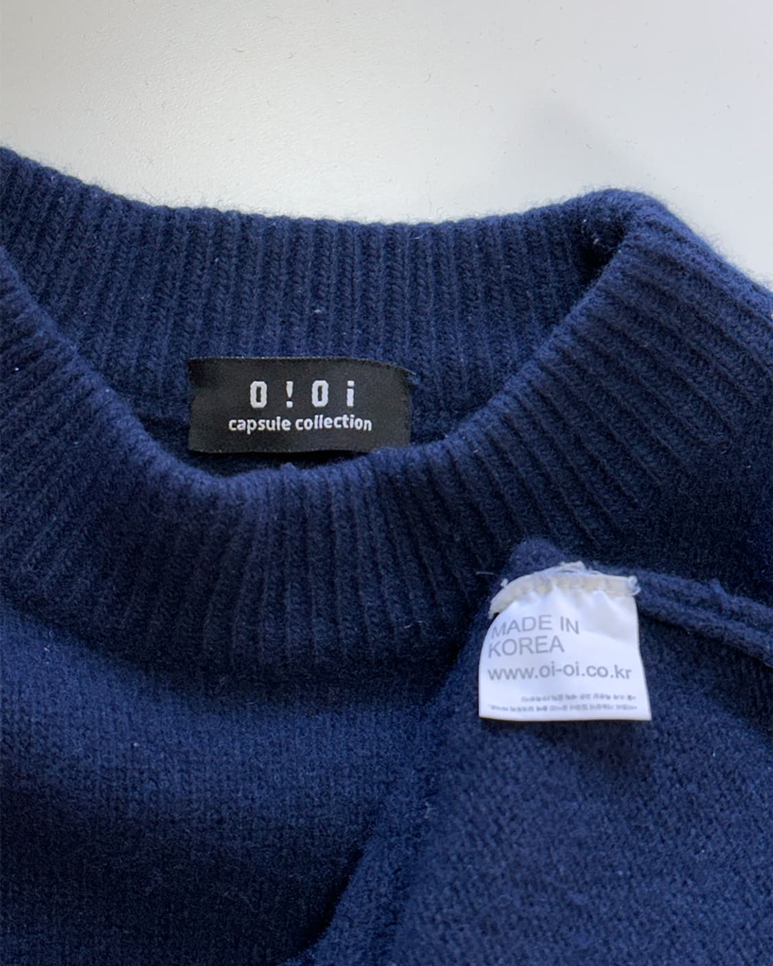 OIOI 로고 니트 네이비 상품이미지3