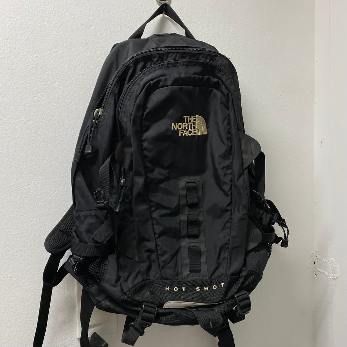 TNF HOT SHOT BACK PACK 상품이미지1