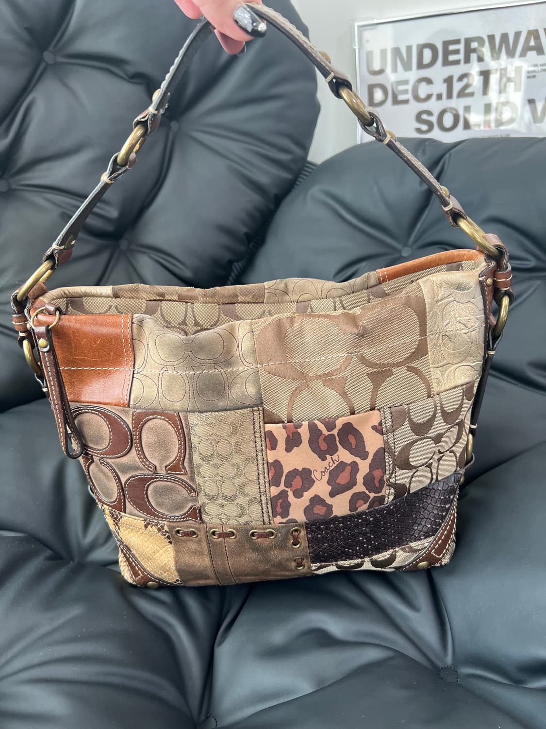 코치 칼리 멀티컬러 패치워크 숄더백 상품이미지4