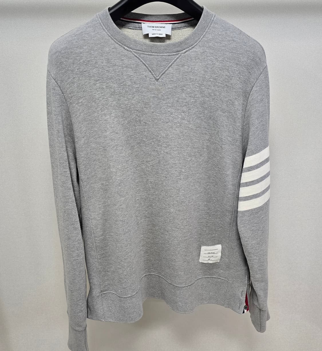 톰브라운 사선 완장 맨투맨 4사이즈 105 판매 상품이미지1