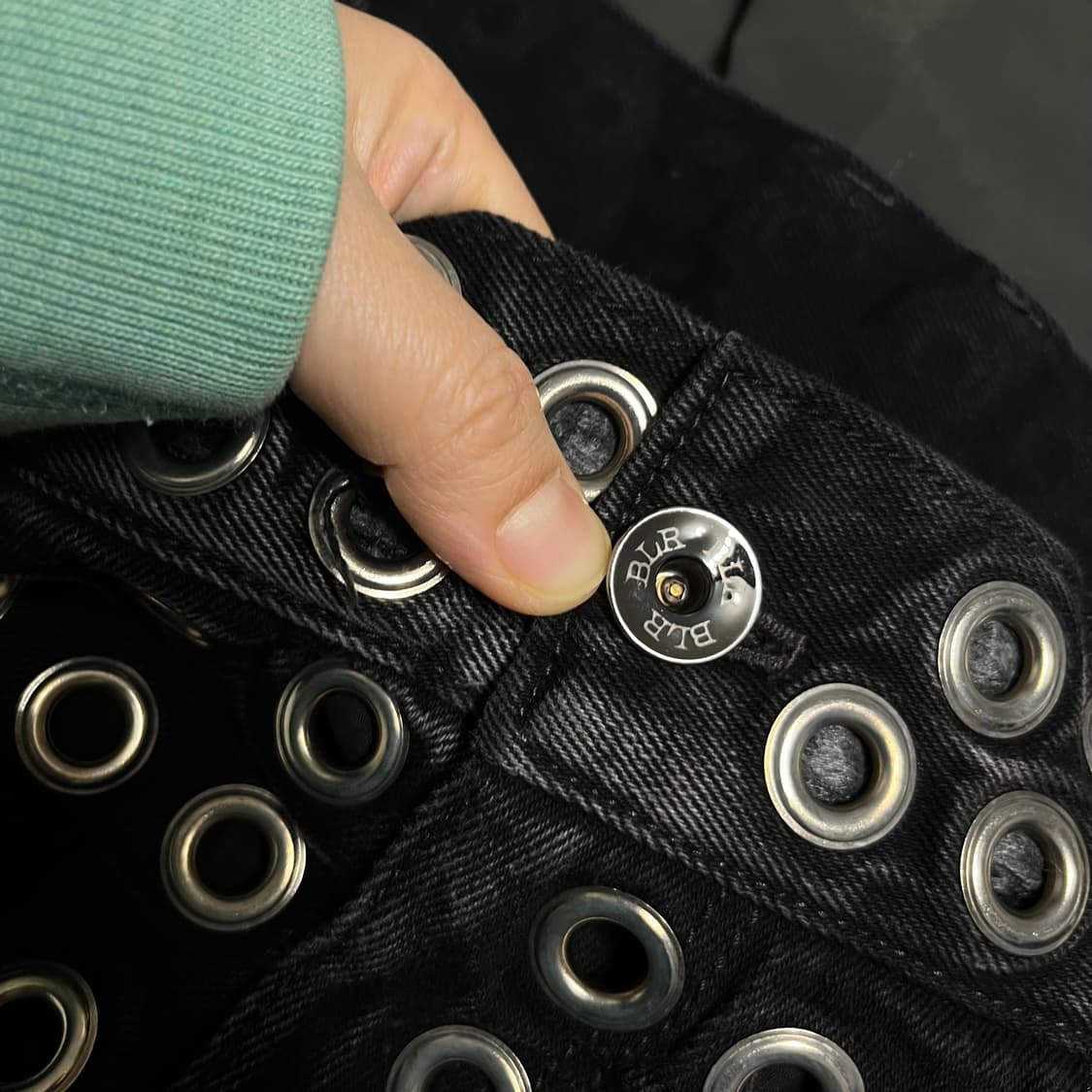 BLR 비엘알 블랙 워싱 아일렛 데님 팬츠  상품이미지6