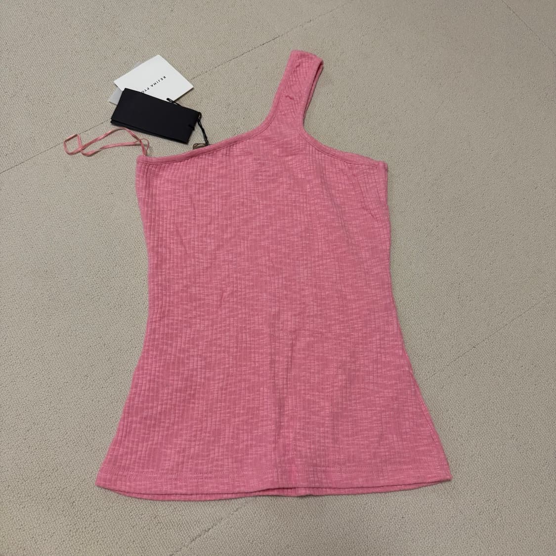 Rejina pyo 핑크 원 사이드 니트 슬리브리스 상품이미지2