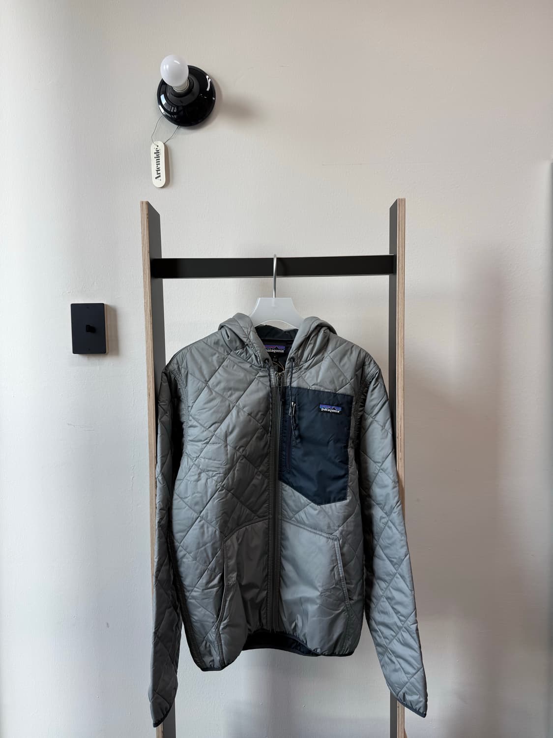 파타고니아 다이아몬드 퀄팅 봄버 후그 자켓 그레이 상품이미지1