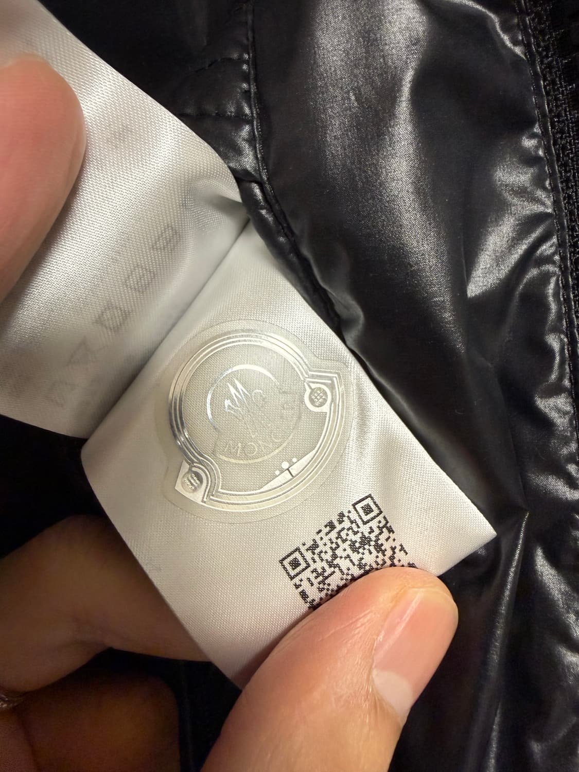 [100-105사이즈] 몽클레어 24fw Lule 룰레 숏패딩 유광 블랙 상품이미지10