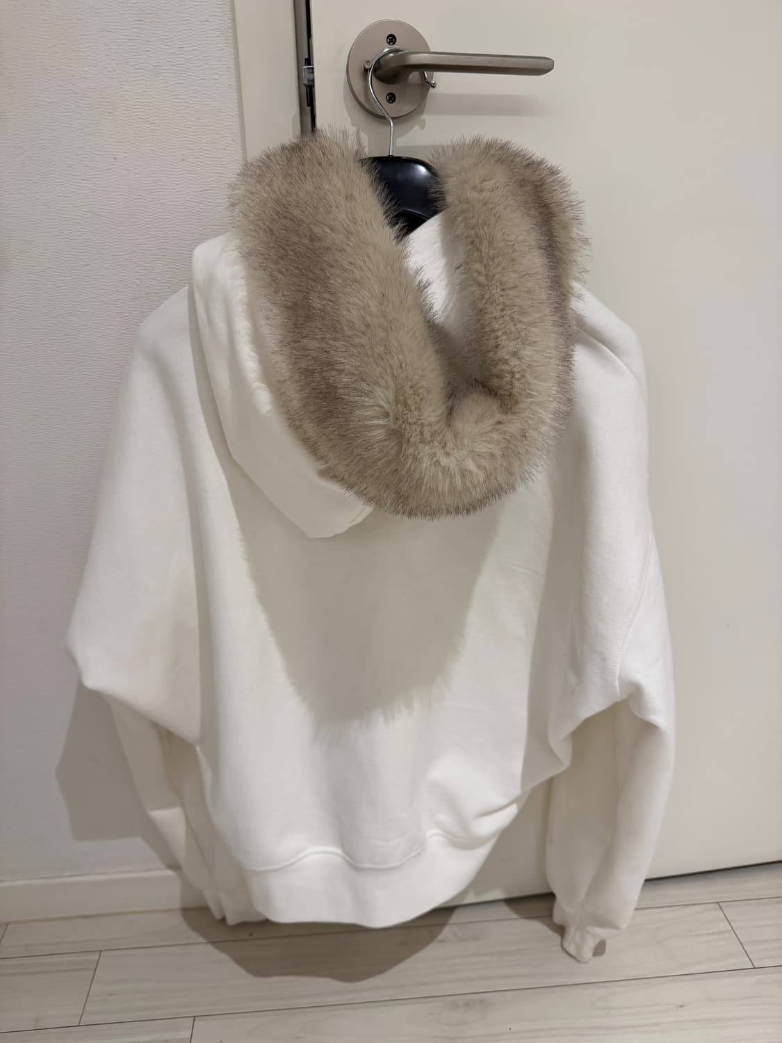 604 service studded faux fur hoodie 상품이미지2