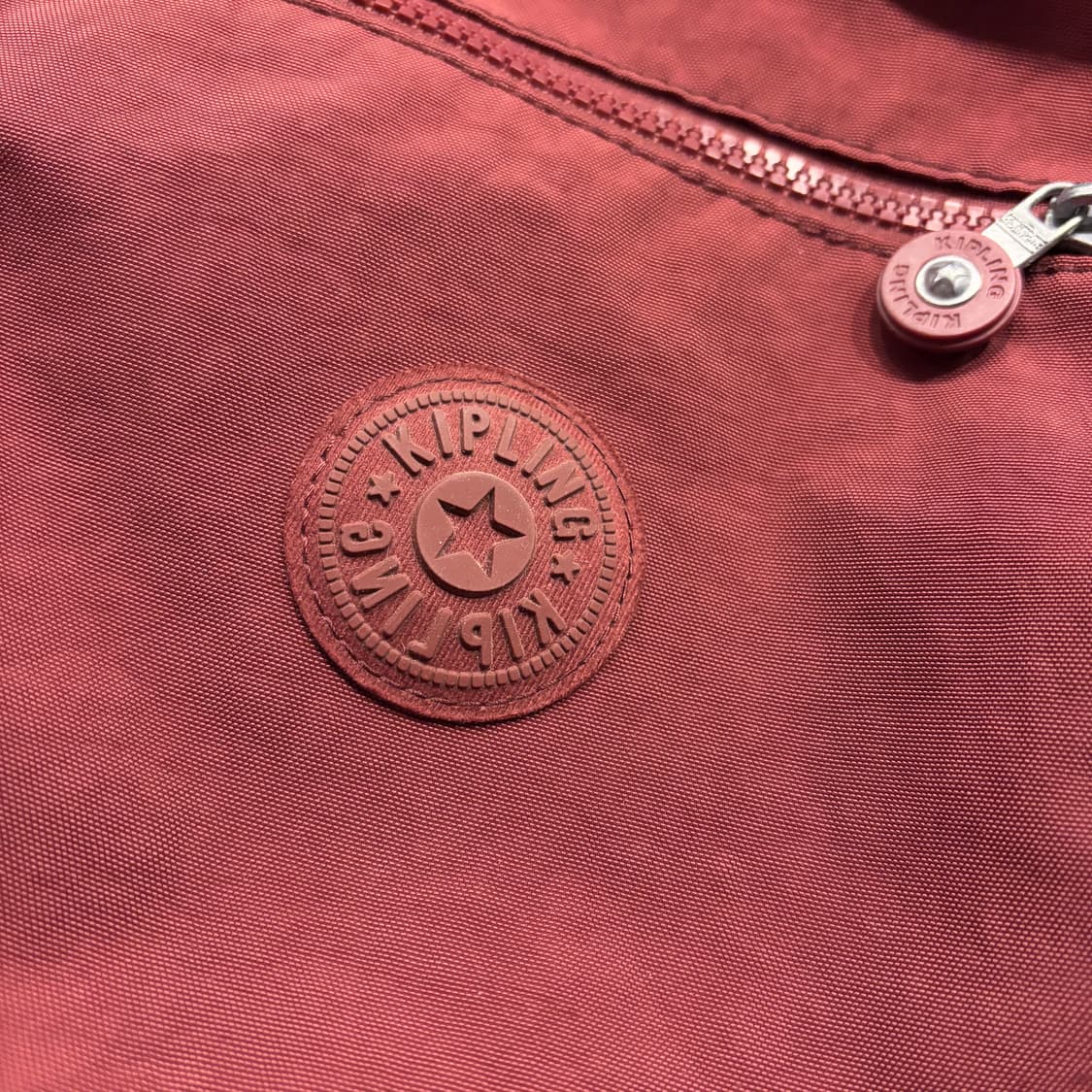 키플링 백팩 버건디 + 키링 포함 상품이미지3