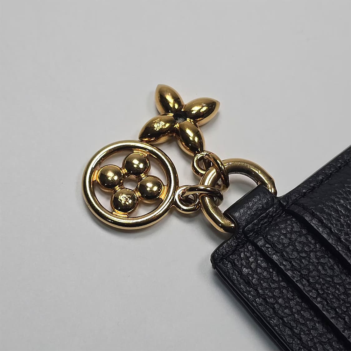 루이비통 LV참 카드 홀더  상품이미지10