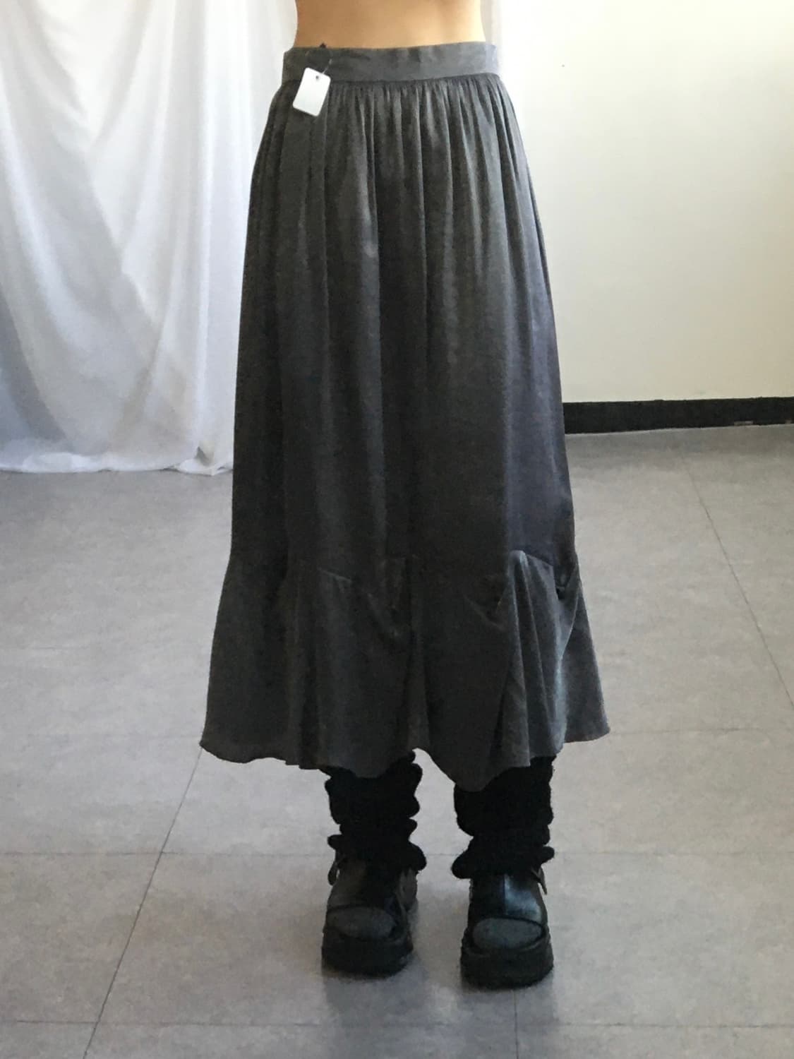 Pleats point glossy silver mood skirt 상품이미지4