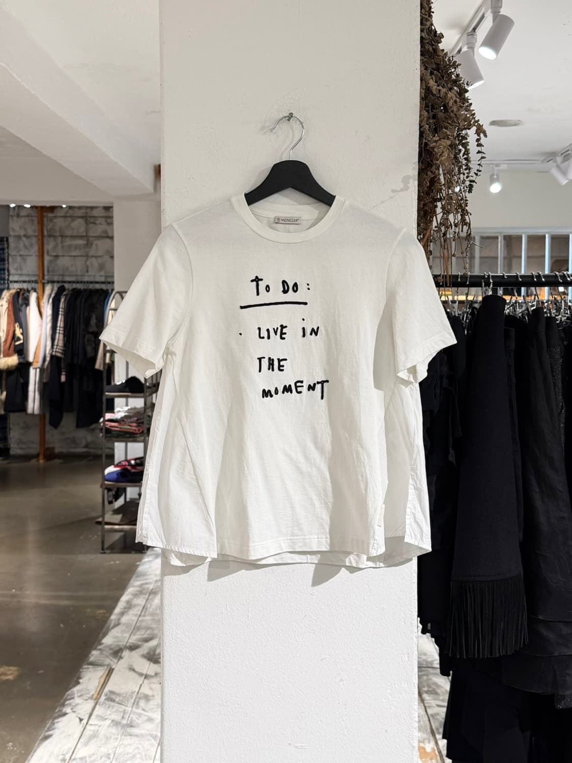 몽클레어 화이트 레터링 패널 하프 티셔츠 상품이미지1