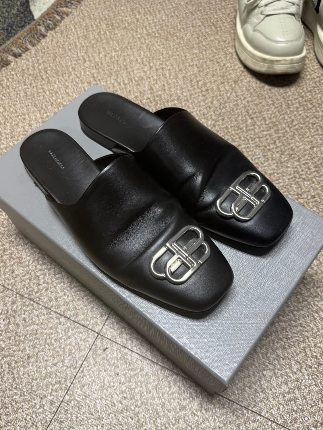 (42) 발렌시아가 BB Rim Logo Mule 상품이미지1