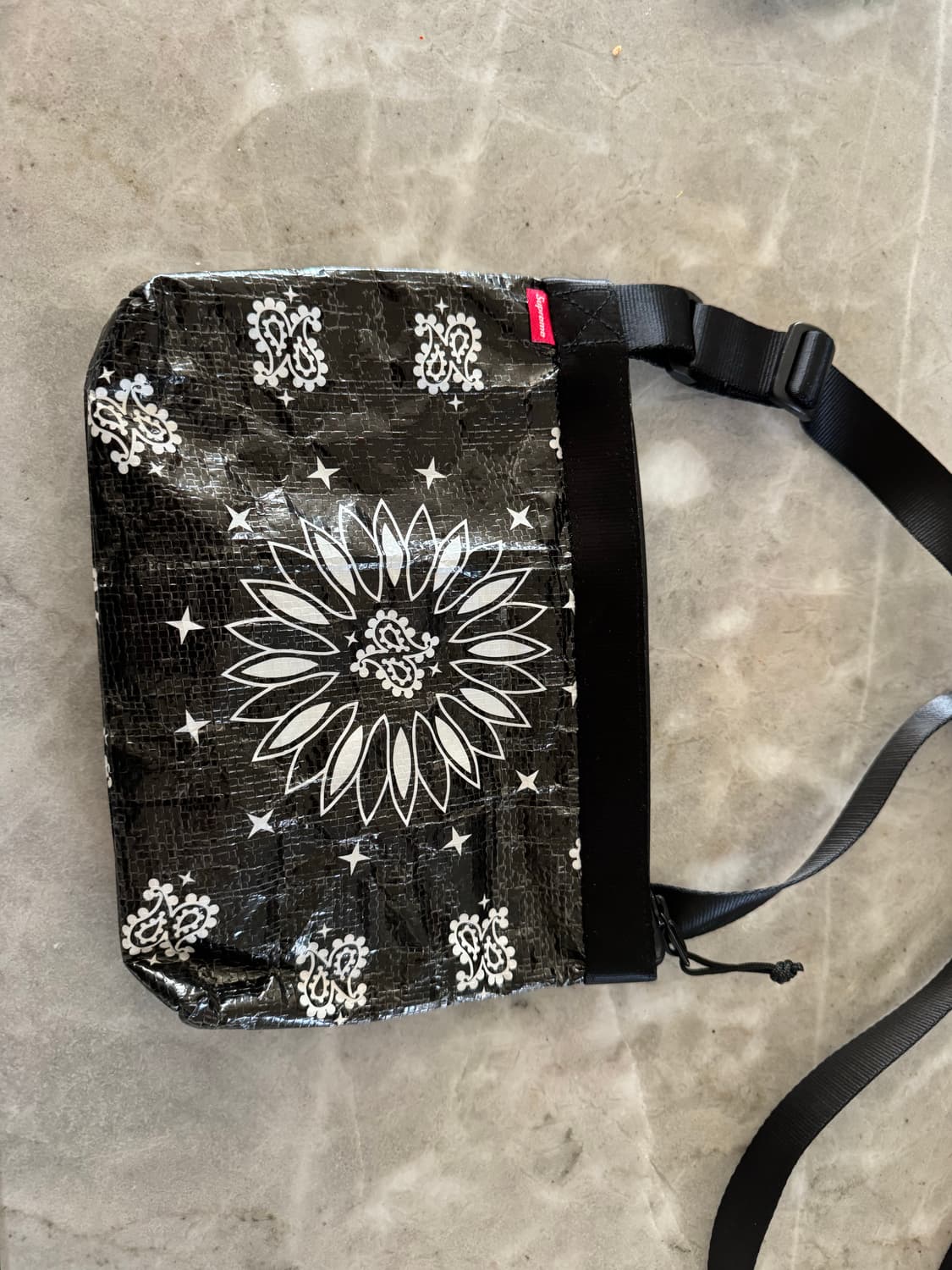 슈프림사이드터트백 팝니다 상품이미지2