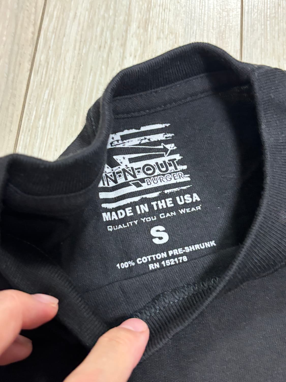 새제품 인앤아웃 검정 티셔츠 S 새제품 남여 공용 여성 추천 상품이미지3