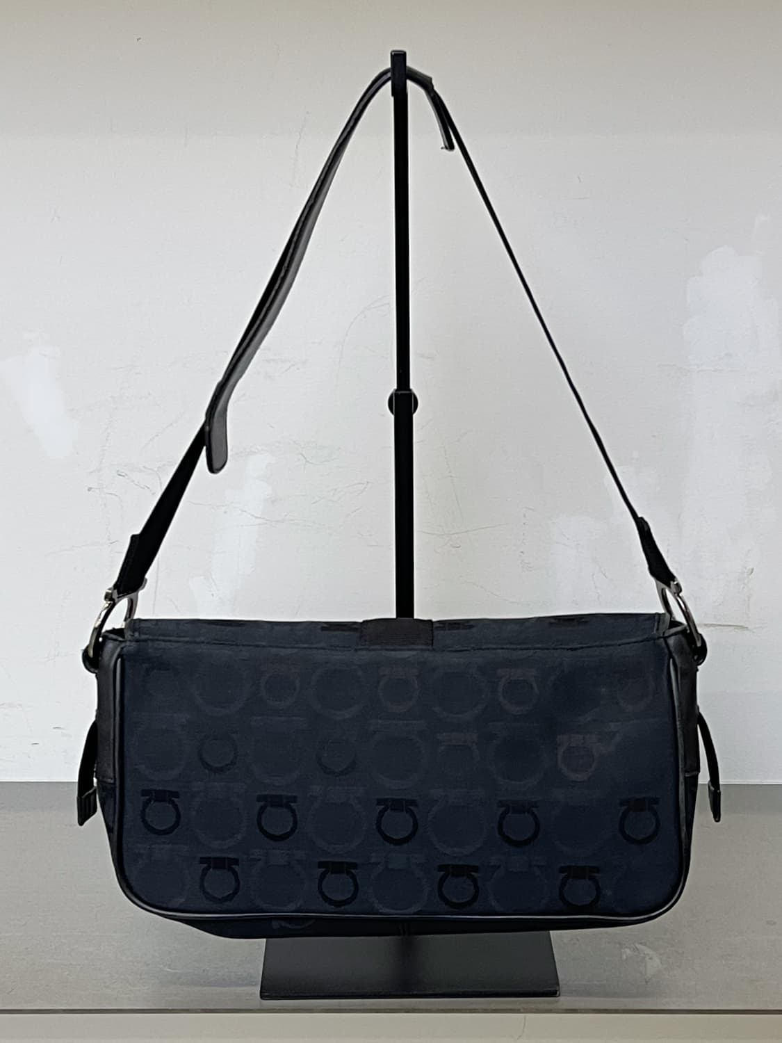 살바토레 페라가모 간치니 자카드 백 상품이미지3