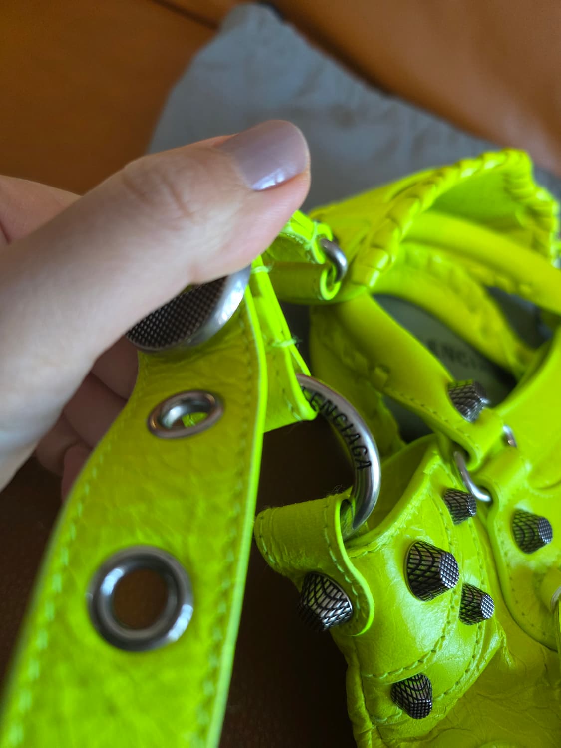 정품 발렌시아가 네오카골 르시티 시티백 모터백 스몰사이즈 네온 색상 상품이미지8