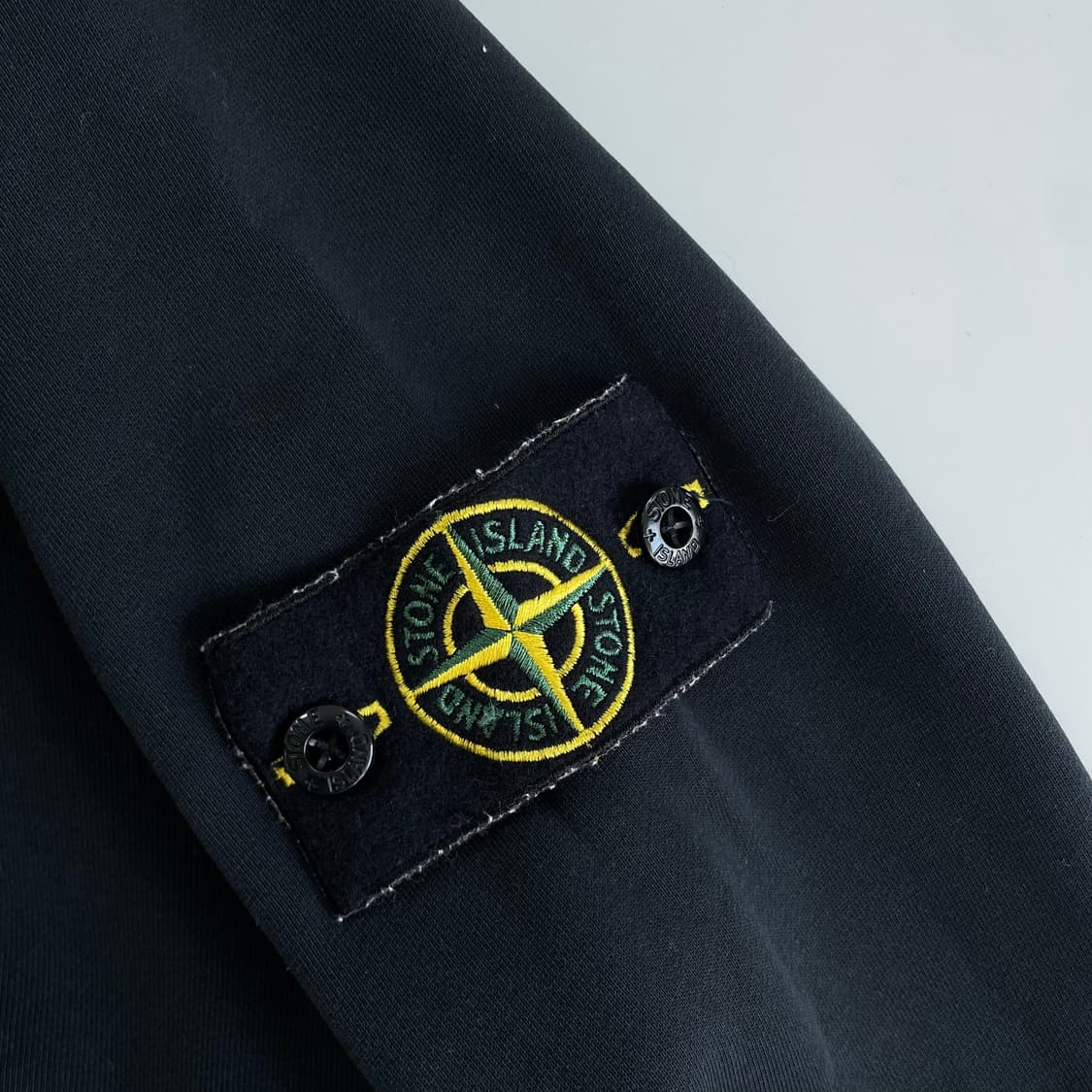 Stone Island  스톤아일랜드 와펜 블랙 맨투맨 상품이미지2