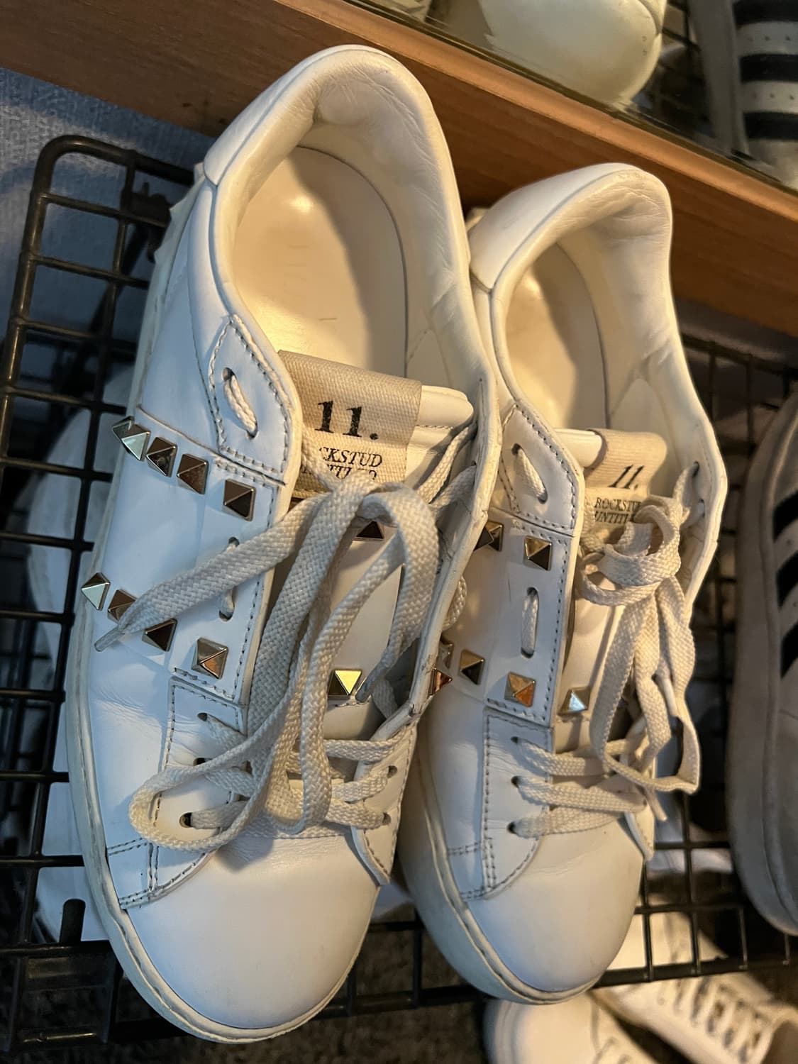 발렌티노 락스터드 스니커즈 37 상품이미지1